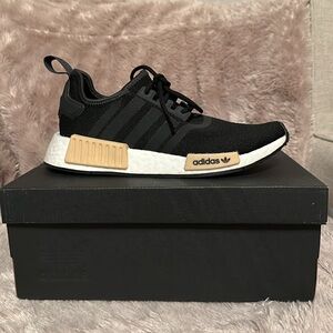 Adidas women’s NMD R1 GZ7997 ‘Black Carbon’ Black/Beige Size 7.5